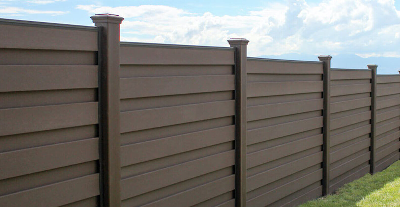 Horizontal privacy composite fence - Trex Horizons