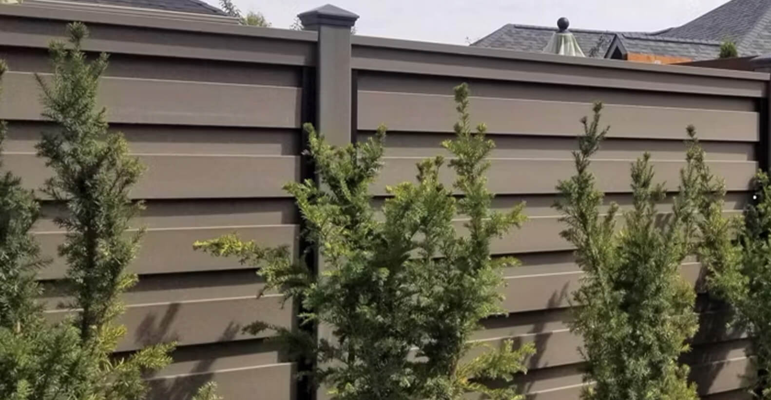 Composite Trex Privacy Fence With Horizontal Pickets - Solitudes