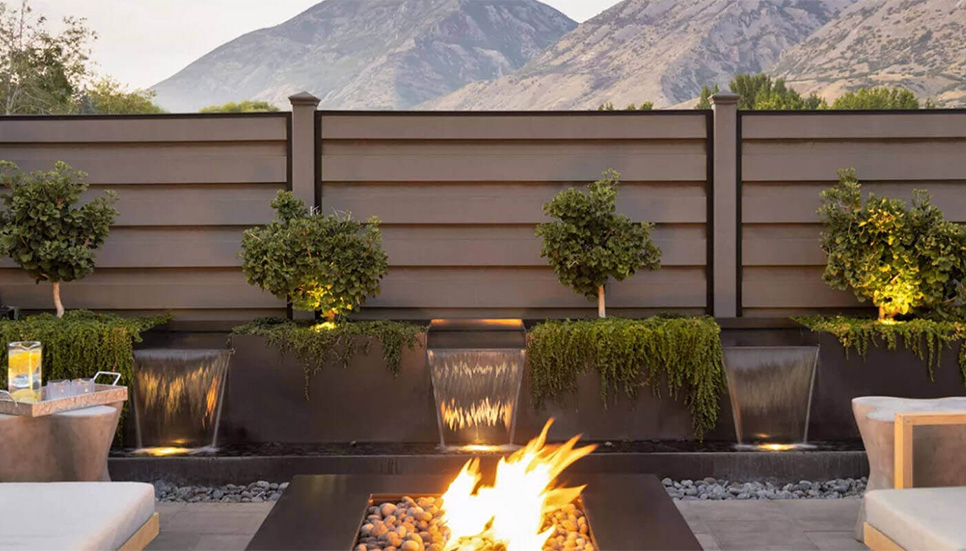 Trex Horizons fence with fire pit for luxury homes